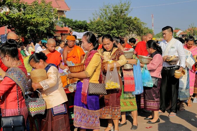 1-Day Vientiane City Adventure: Top Sights & Hidden Gems - A full Lao lunch at a less obvious restaurant