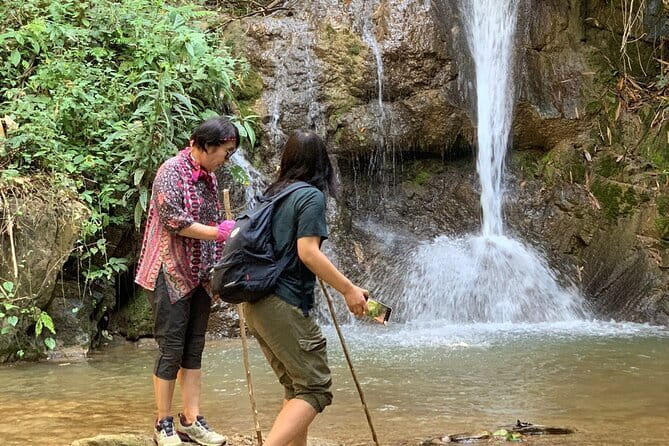 100 Water Falls Treking At Nong Khiaw(1 Day) - The 8:30 pickup and the journey to the river