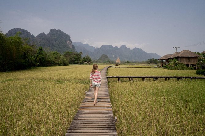 2-Day Vang Vieng Tour from Vientiane - Arriving in Vang Vieng and seeing the Nam Xong River