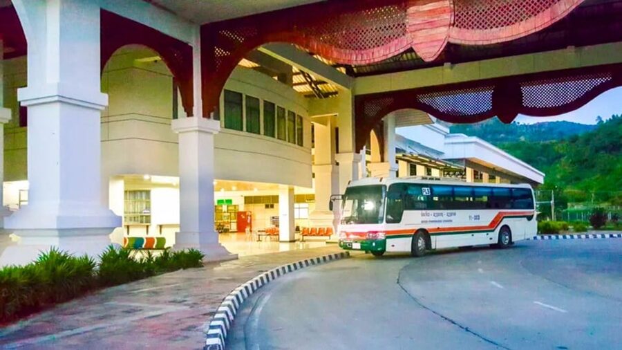 Chiang Rai: 2-Day Transfer to Luang Prabang by Slow Boat - Getting from the terminal into Luang Prabang