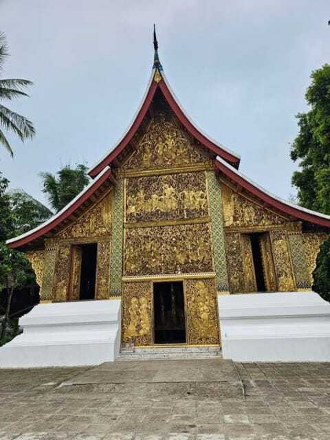 Classic tour in Luang Prabang - Wat Wisunarat and a quieter change of pace