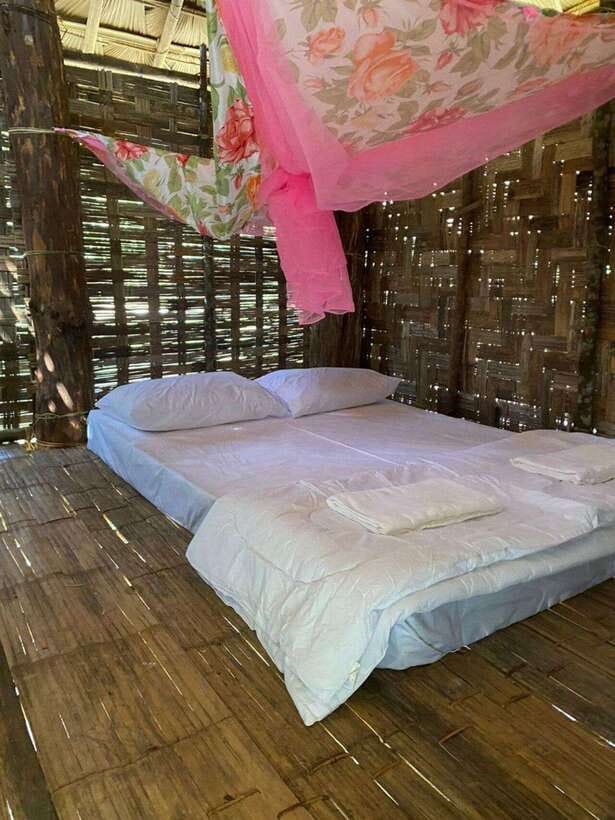 Elephant Home Sanctuary in Muang Thong Sayaboury Laos - Sleeping in the bamboo hut