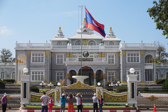 Guided Vientiane City and Buddha Park Full-Day Tour - Climbing Patuxai for a city view