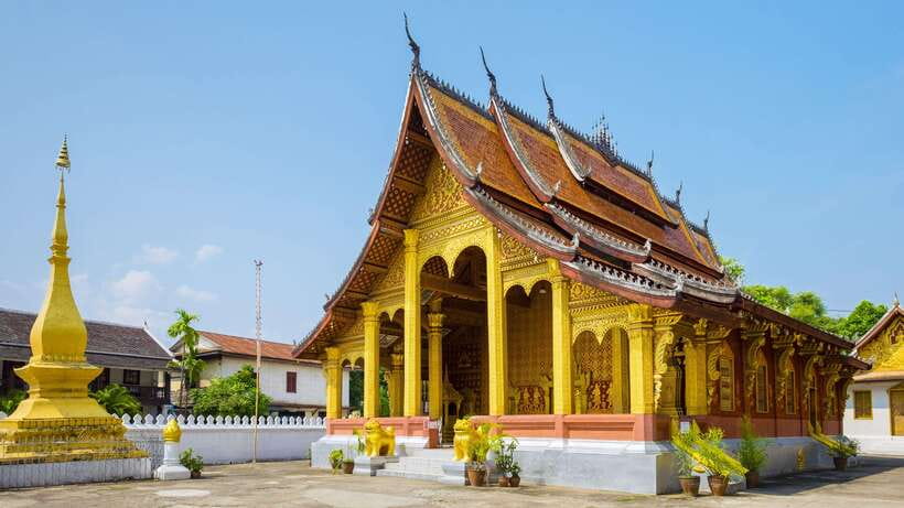 Half Day Exploring the Charms of Vientiane and hotel pickup - Patuxay, Vientiane’s monumental photo stop