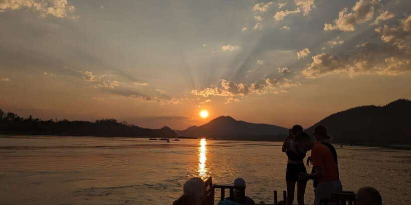 Half Day Mekong Cruise to Pak Ou Caves (Morning / Afternoon) - Lunch With a River View
