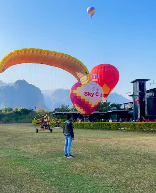 Hot Air Balloon in VangVieng pick up-drop off - Watching the balloon come alive