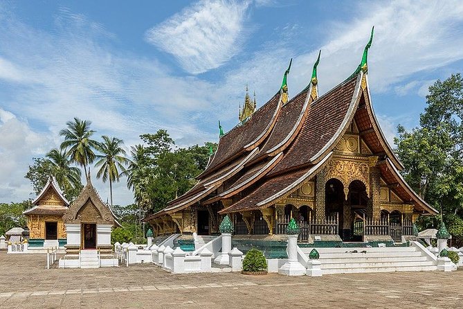 Luang Prabang City Tour & Kuang Si Waterfalls - The 5:30 a.m. alms ceremony and morning market