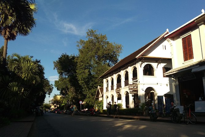 Luang Prabang City Tour & Kuang Si Waterfalls - Lunch and the road to Kuang Si Falls