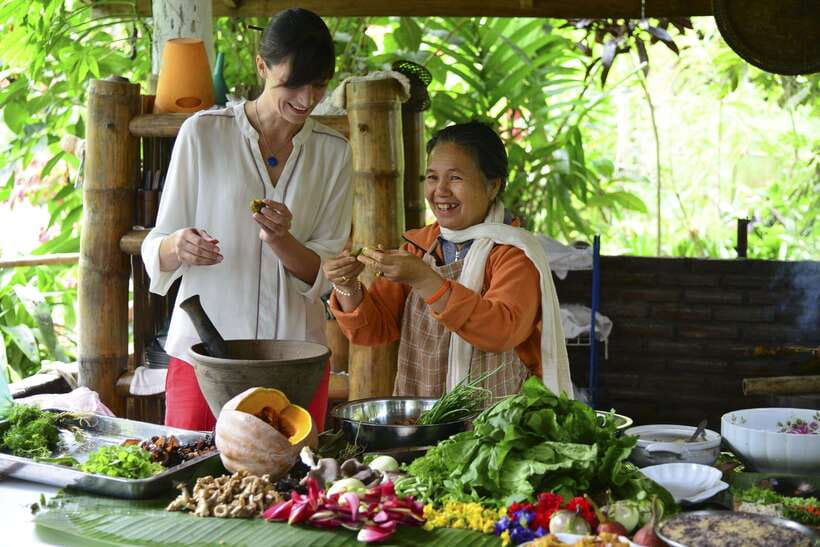 Luang Prabang: Cooking Class at the Former Royal Palace - Starting near Wat Xiengthong