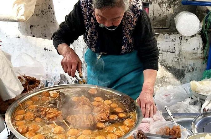 Luang Prabang Evening Food Tour by Tuk-Tuk - Meeting the families behind the dishes