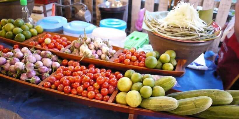 Luang Prabang: Foodie Walking Tour & Monk Blessing - The guides make the biggest difference
