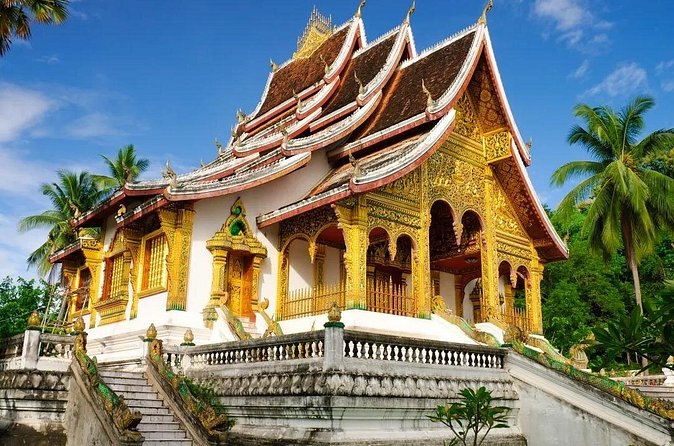 Luang Prabang Half Day City Tour - Heuan Chan shows how traditional homes were built