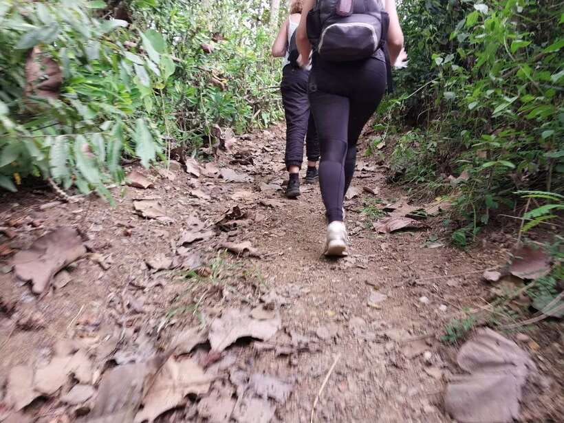 Luang Prabang: Hiking Off the Beaten Track with Picnic Lunch - Meeting Hmong and Kamu communities in the valley