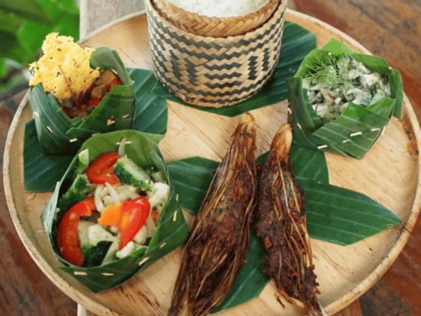 Luang Prabang: Mekong Sunset Cruise & Lao Tasting Dinner - Seven Lao dishes on one shared platter
