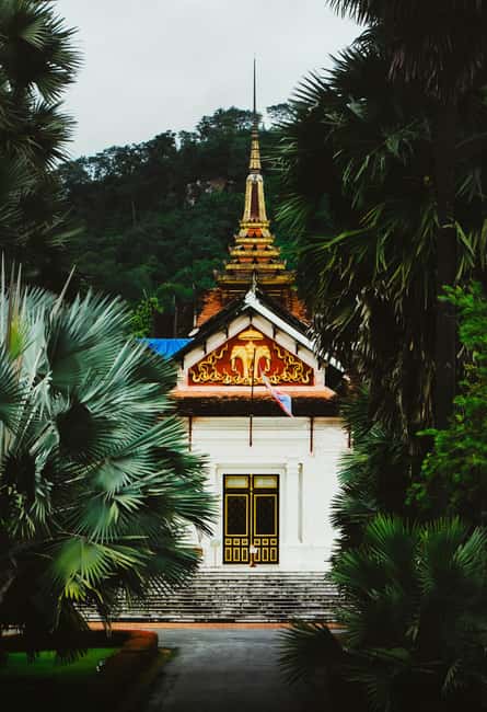 Luang Prabang: Morning Alms Giving & Pak Ou Caves Cruise - A quiet start with Luang Prabang’s alms giving