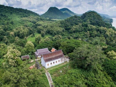 Pottery Workshop & Wat Chomphet cycling Tour