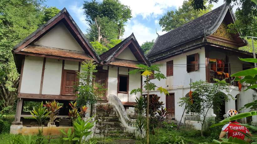 Luang Prabang: Pottery Workshop & Wat Chomphet cycling Tour - A Lao meal at a family home in Ban Nakham