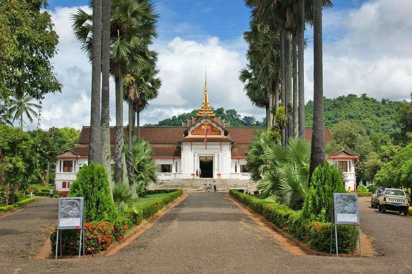 Luang Prabang Private Full-Day Tour and Lunch - Wat Xiengthong and the best temple architecture