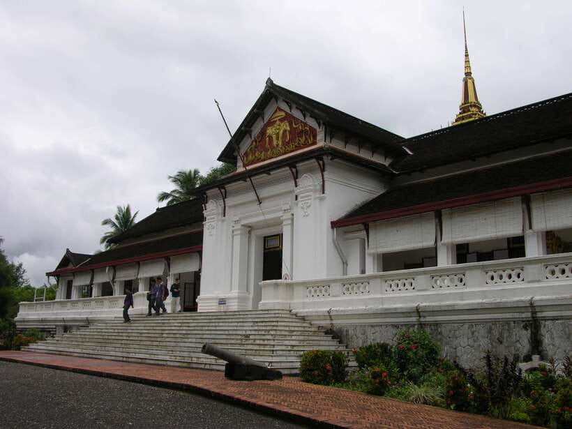 Luang Prabang: Private Must-See Sights and Mount Phousi Tour - Who should book this private tour
