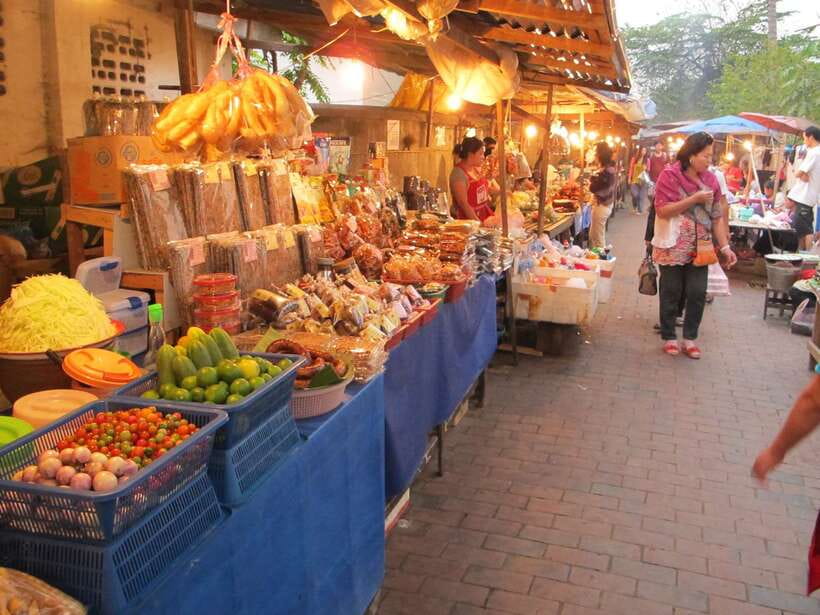 Luang Prabang: Private Must-See Sights and Mount Phousi Tour - Climbing Mount Phousi for the Mekong sunset