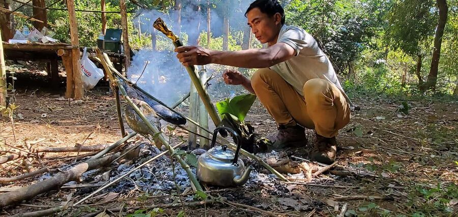 Luang prabang: Survival course in the primary forest. - Building a camp from bamboo, vines, and leaves