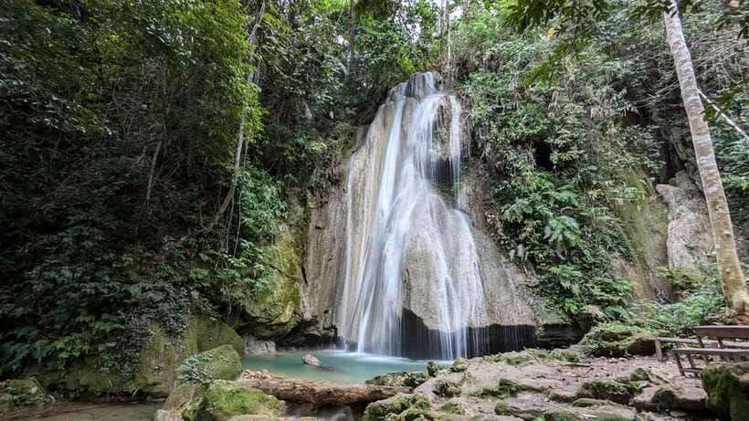Luang Prabang to Nong Khiaw: River Cruise, Hike & Waterfall - The final hour: Nong Khiaw at sunset