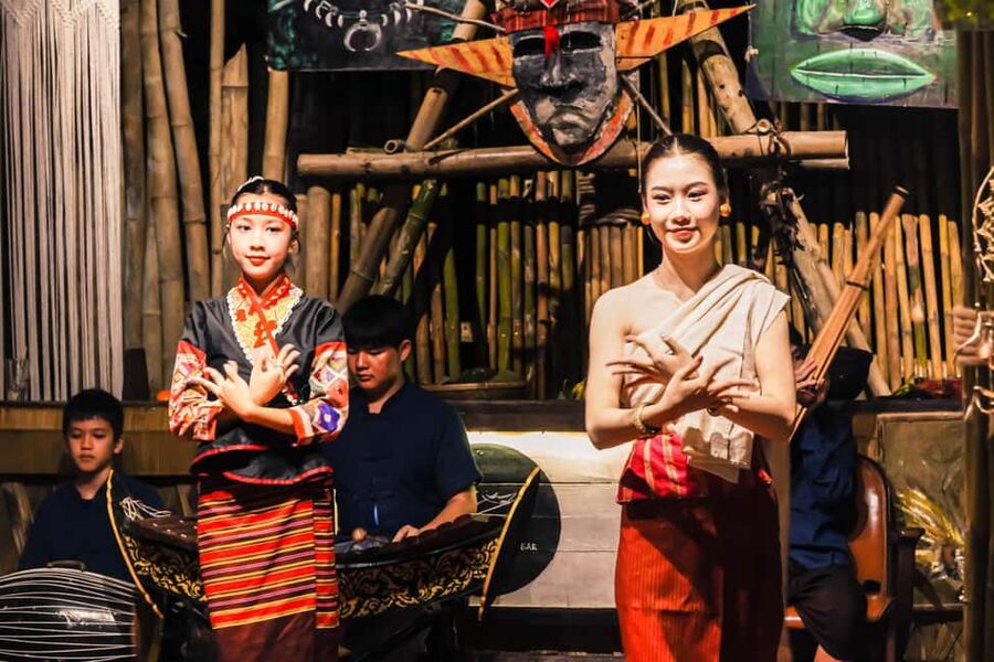 Luangprabang: Dinner with Lao Traditional Dance Performance - A Cozy Lounge, With One Practical Catch