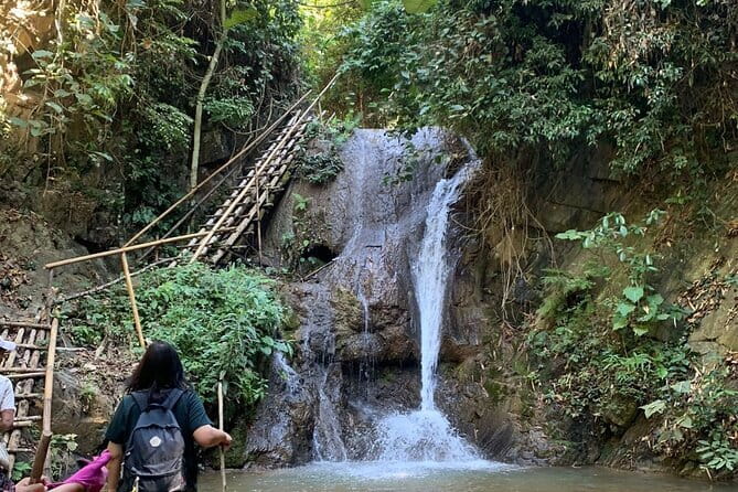 Nong khiaw, 1Day Muang Ngoy Waterfall, Local Village and Kayaking - What the guide adds to the experience