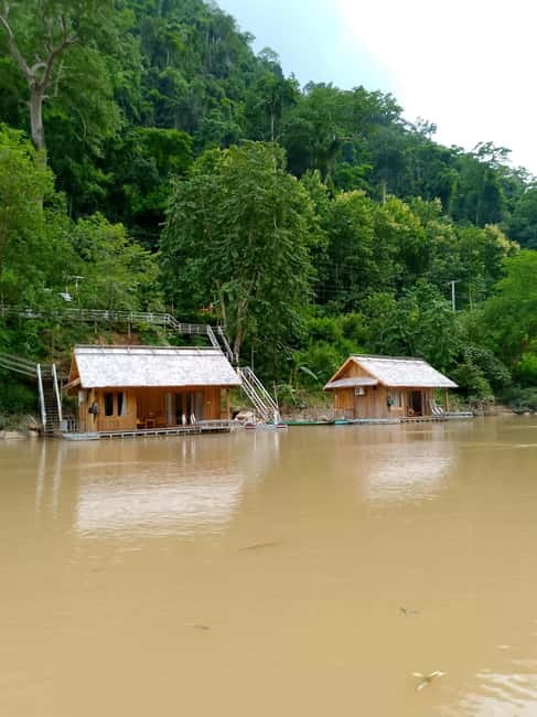 Nongkhiaw boat trip to Muang Ngoi - Leaving Nong Khiaw for the river