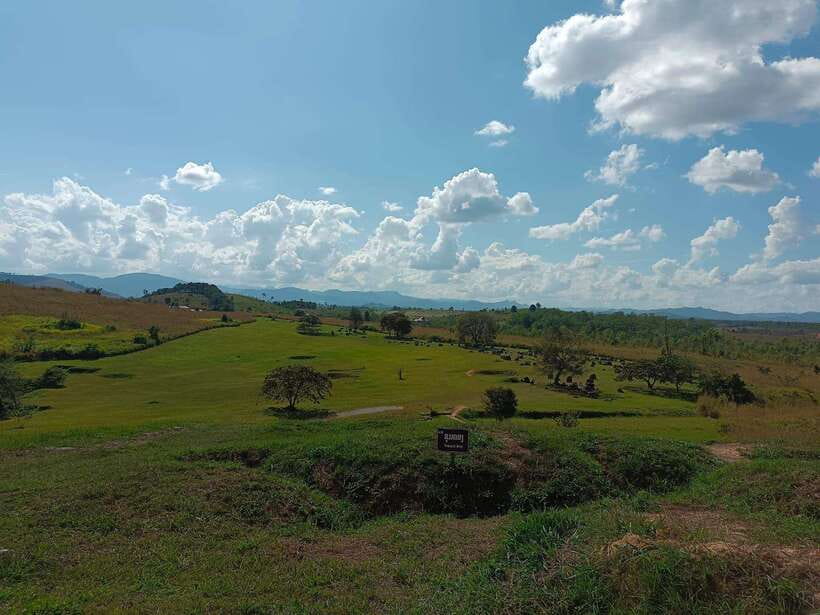 Plain of jars private tour - Site 2 at Ban Nakho and the Phousalato views
