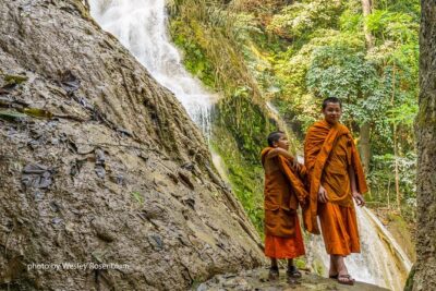 Private Tour Full-day Morning Market, Villages and Scenic Kuang Si Waterfall