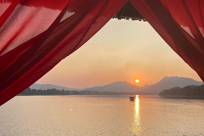 Sunset Cruise Luang Prabang - The complimentary cocktail and onboard mood