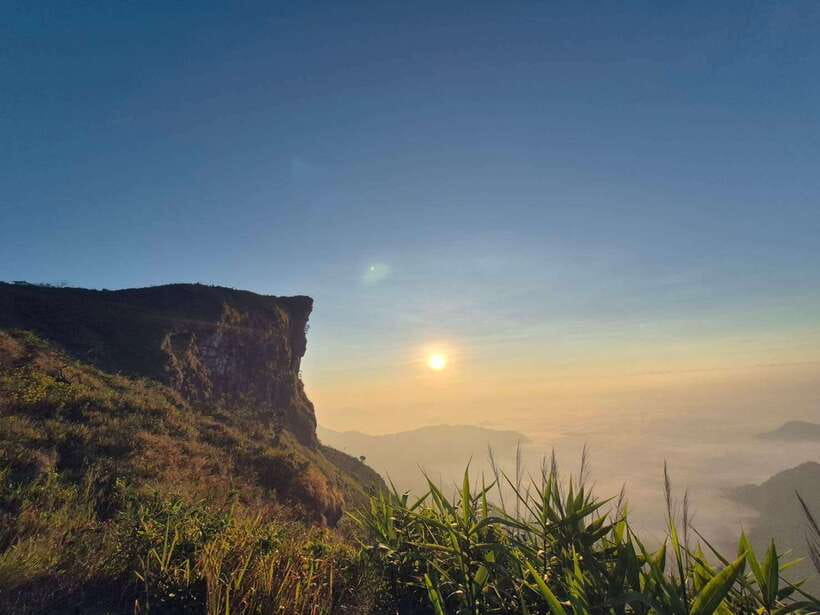 Transfer : wonder full Sunrise and landscape at Phu Chifa - The return drive to Chiang Rai