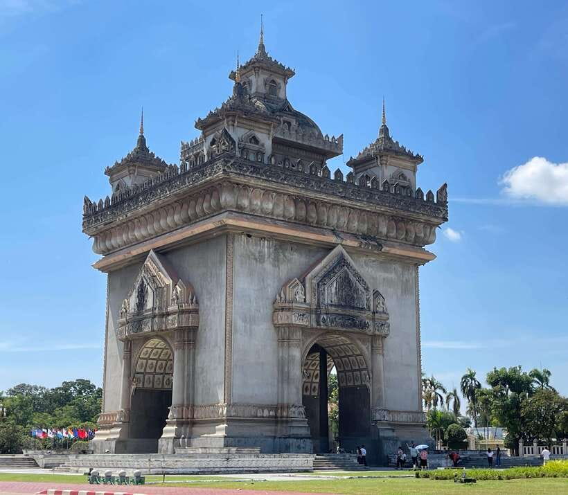 Vientiane: Cultural Tour with Buddha Park and Patuxay - What this Vientiane tour is really good at