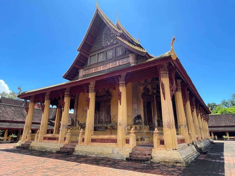 Vientiane: Cultural Tour with Buddha Park and Patuxay - Wat Si Muang: a gentle beginning