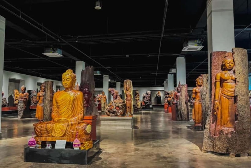 Vientiane: Half-Day City Tour - Morning or Afternoon - Pha That Luang and the symbols of Laos