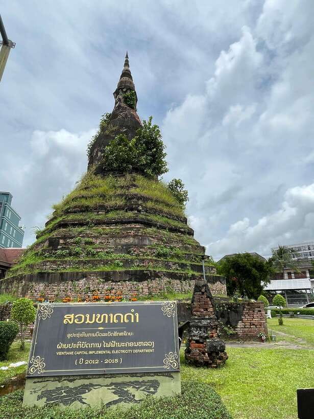 Vientiane: Half-Day City Tour with Patuxai and Buddha Park - Buddha Park: strange statues and peaceful surroundings