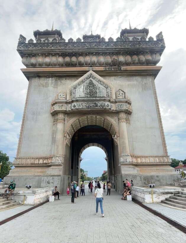 Vientiane IG tour & Patuxay monument - Patuxay gives you Vientiane’s big view