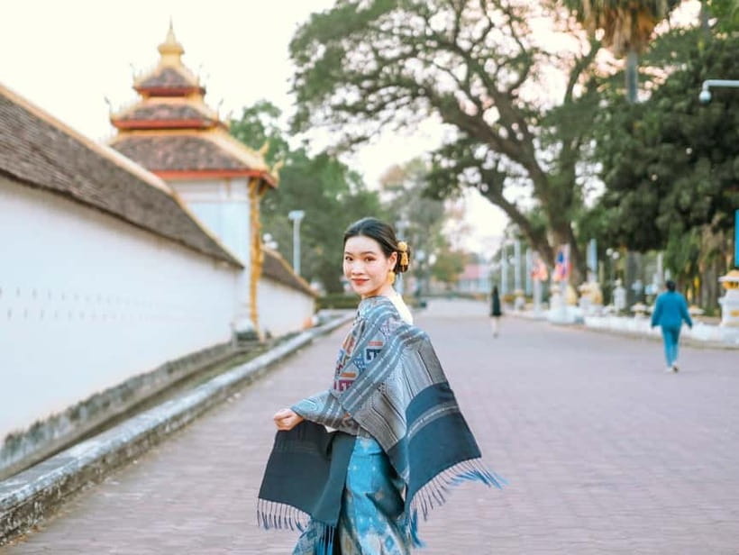 Vientiane: Lao Cultural Attire Rental Experience - Choosing an outfit with traditional Lao patterns