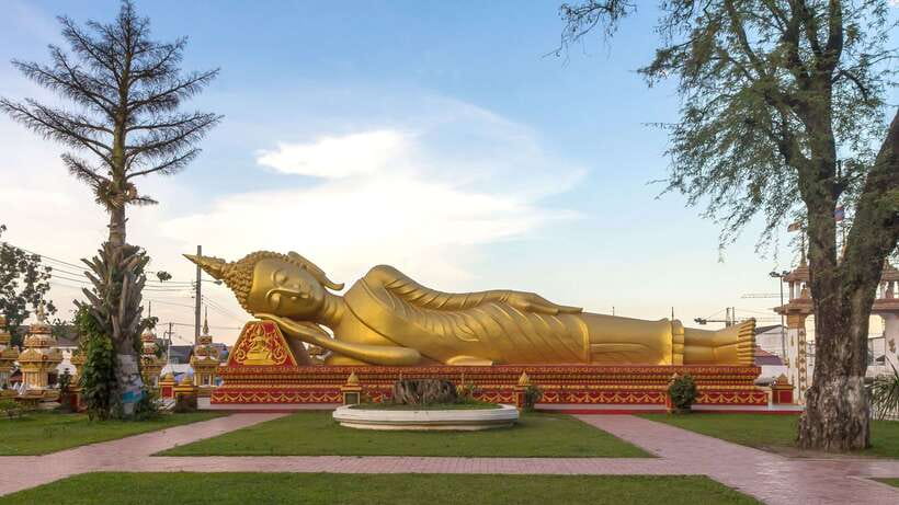 Vientiane: Private Full-day Must-See Sights & Sunset Tour - Wat Prakeo and the story of the Emerald Buddha