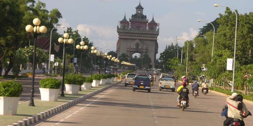 Vientiane: Private Full-day Must-See Sights & Sunset Tour - Patuxay Monument, Vientiane’s Arc de Triomphe