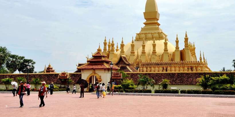 Vientiane: Private Full-day Must-See Sights & Sunset Tour - Lunch and a walk through easygoing Vientiane