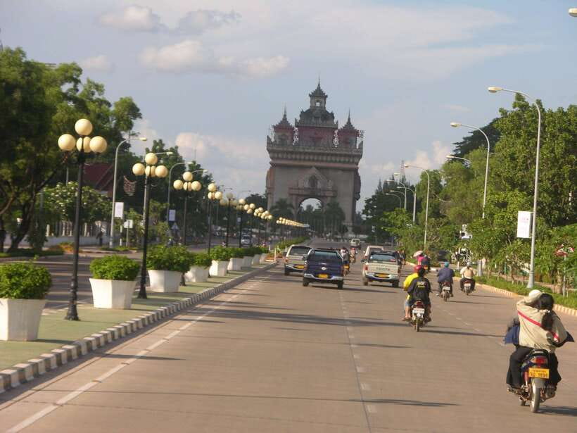 Vientiane: Private Full-day Must-See Sights & Sunset Tour - Wat Sisaket and its wall of Buddha figures