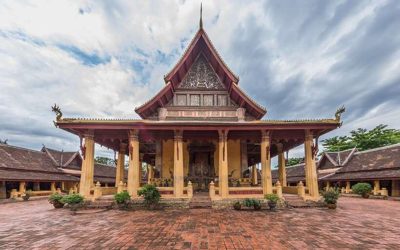 Vientiane: Private Full-Day Tour with Buddha Park and Lunch - Guides, Vehicles, and the Private Format